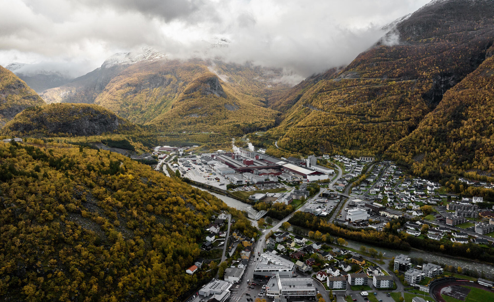 Hydro’s aluminium plant in Årdal produces 220,000 tonnes of sheet ingot and foundry alloys annually, supplying key industrial value chains across Europe.